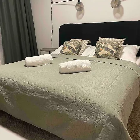 Sky Park - Infiniti Apartmán